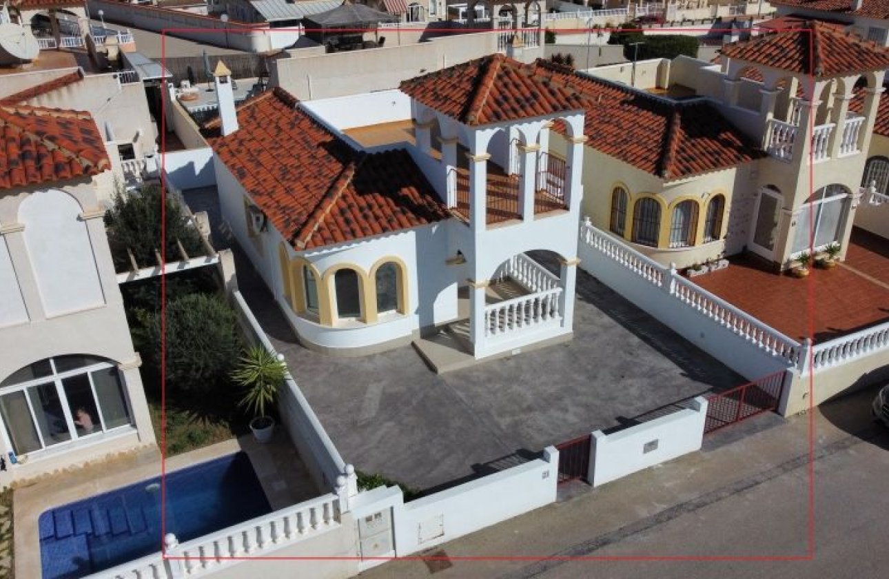 Használt ingatlanok - Villa -
Algorfa