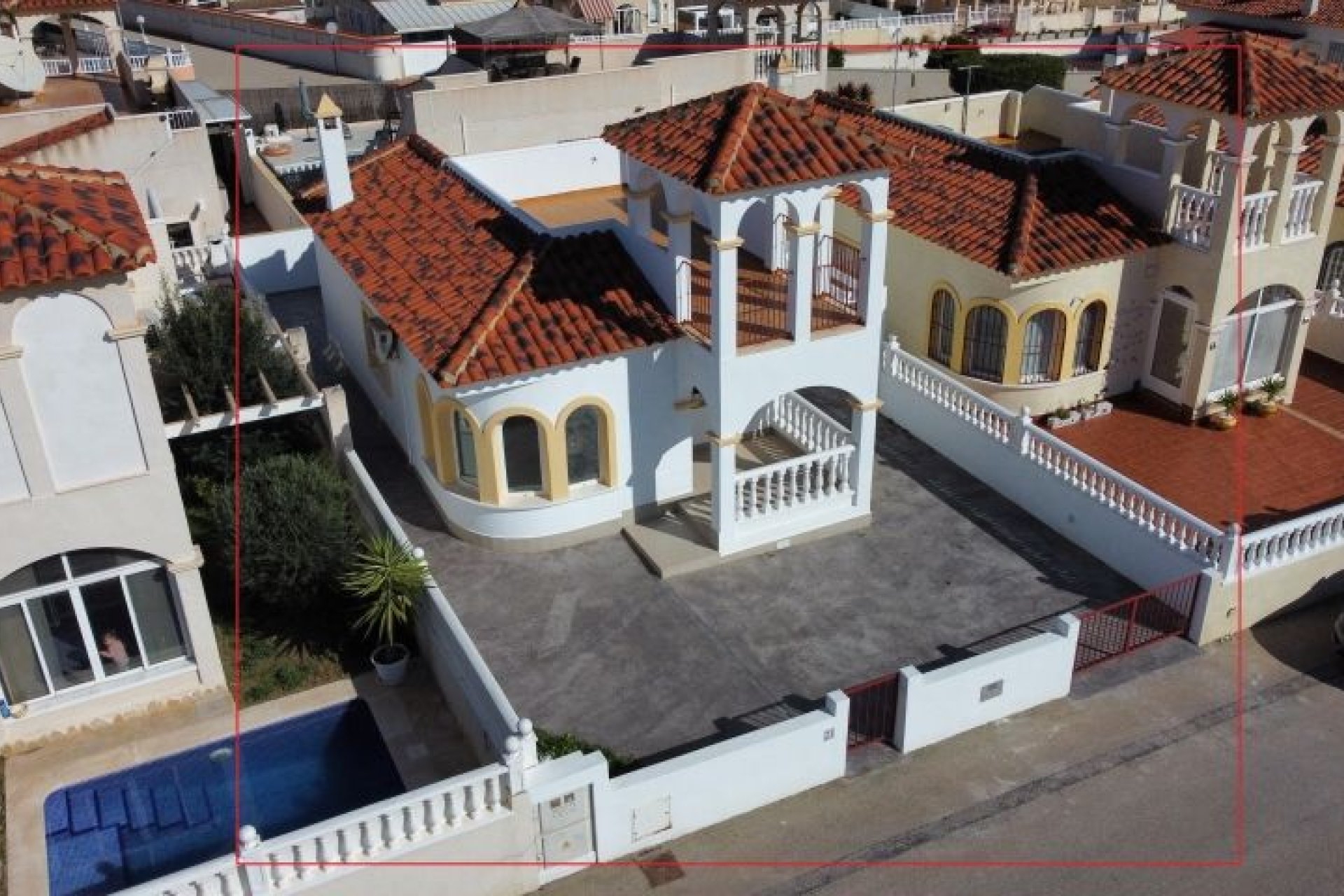 Használt ingatlanok - Villa -
Algorfa