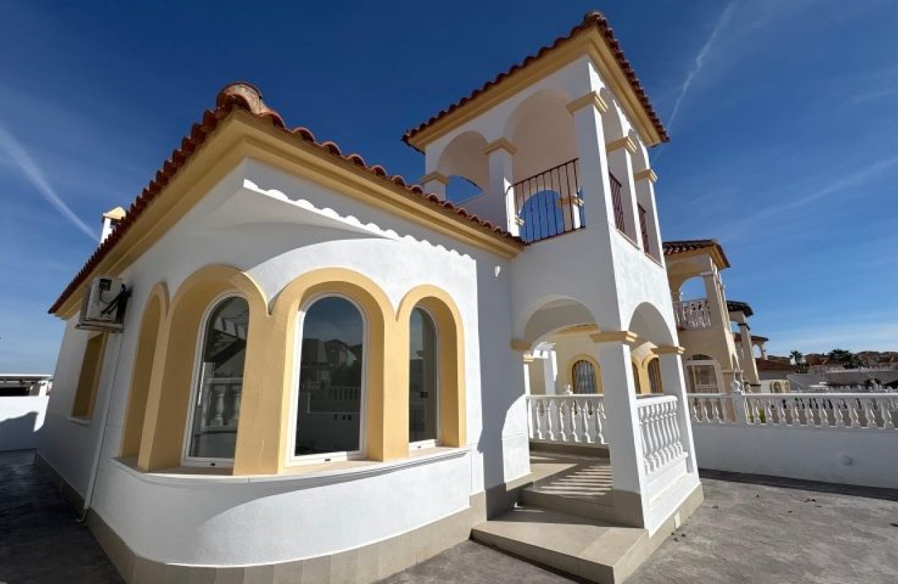 Használt ingatlanok - Villa -
Algorfa