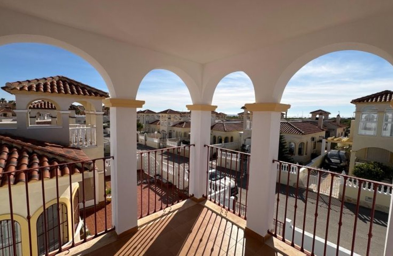 Használt ingatlanok - Villa -
Algorfa