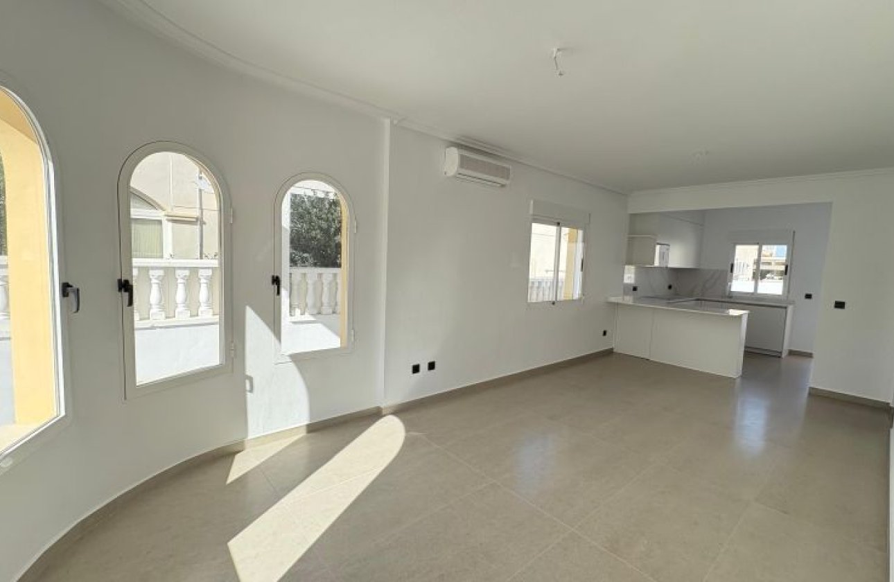 Használt ingatlanok - Villa -
Algorfa