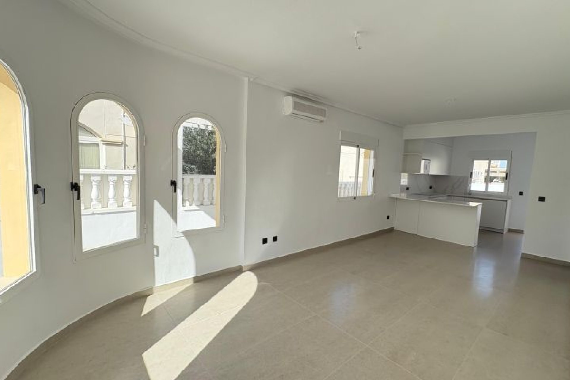 Használt ingatlanok - Villa -
Algorfa