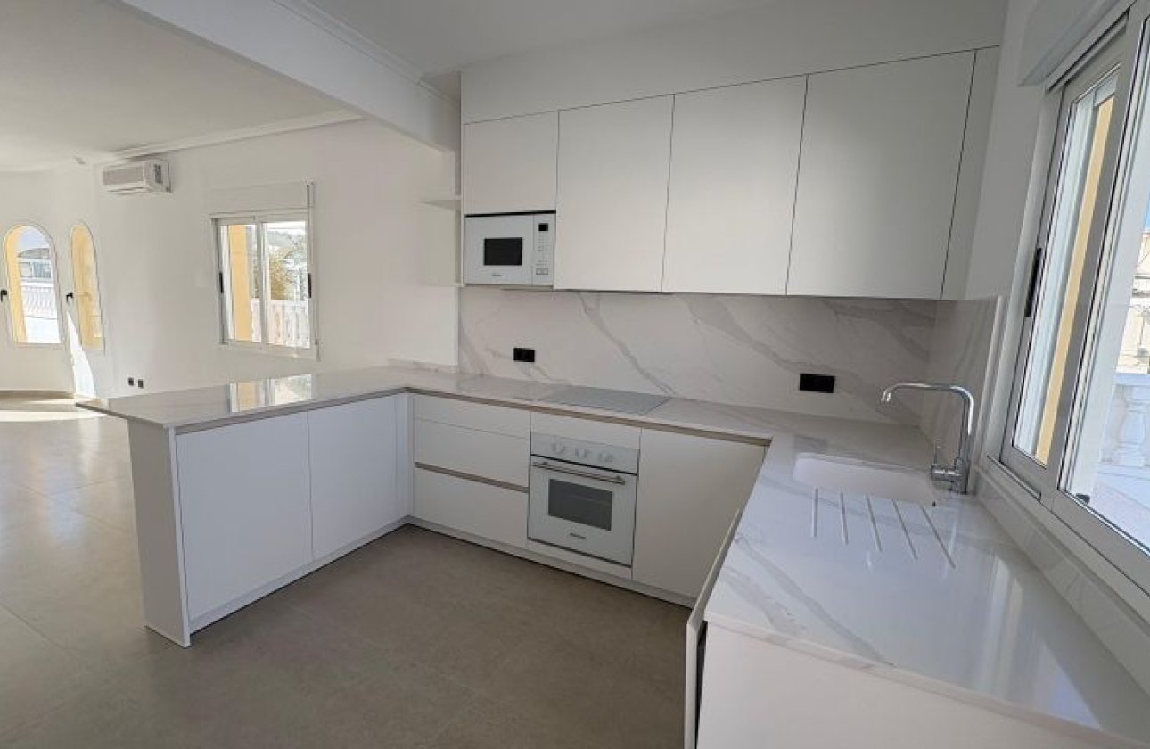 Használt ingatlanok - Villa -
Algorfa