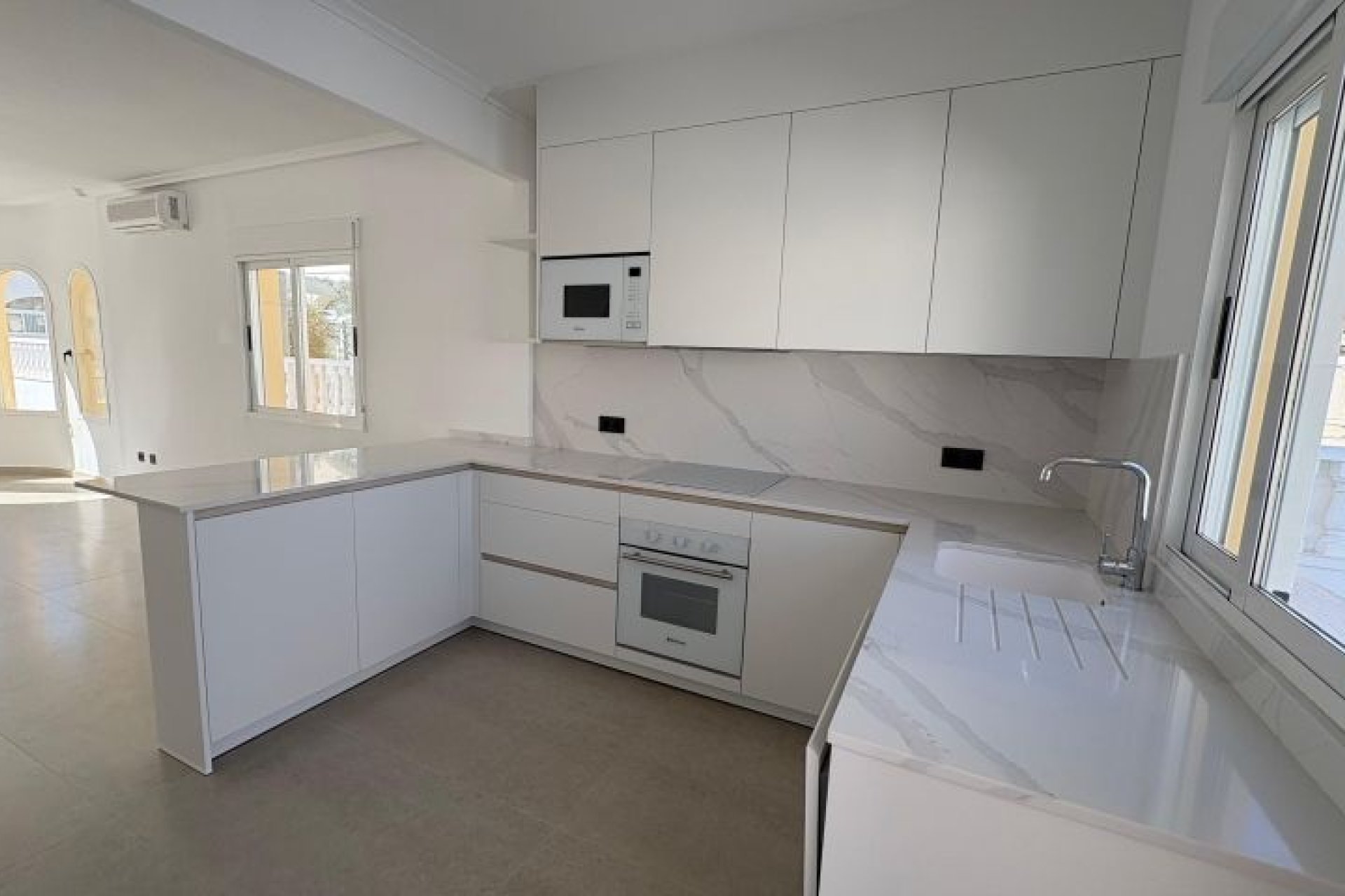 Használt ingatlanok - Villa -
Algorfa