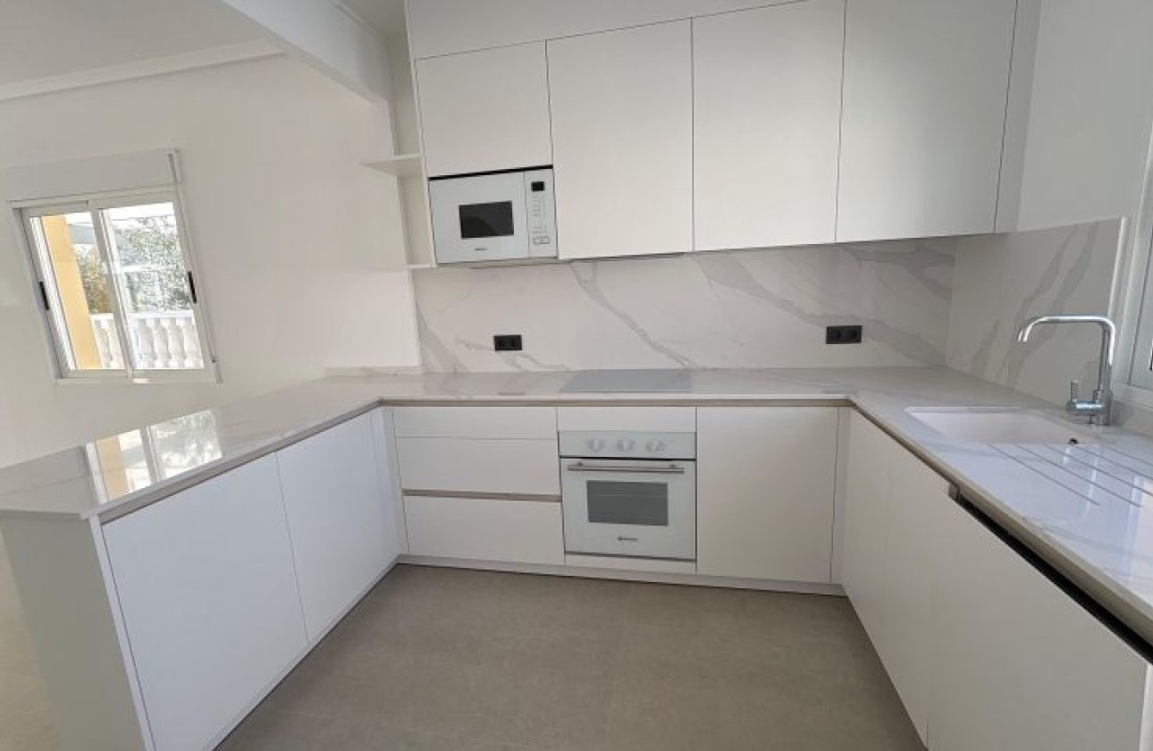 Használt ingatlanok - Villa -
Algorfa