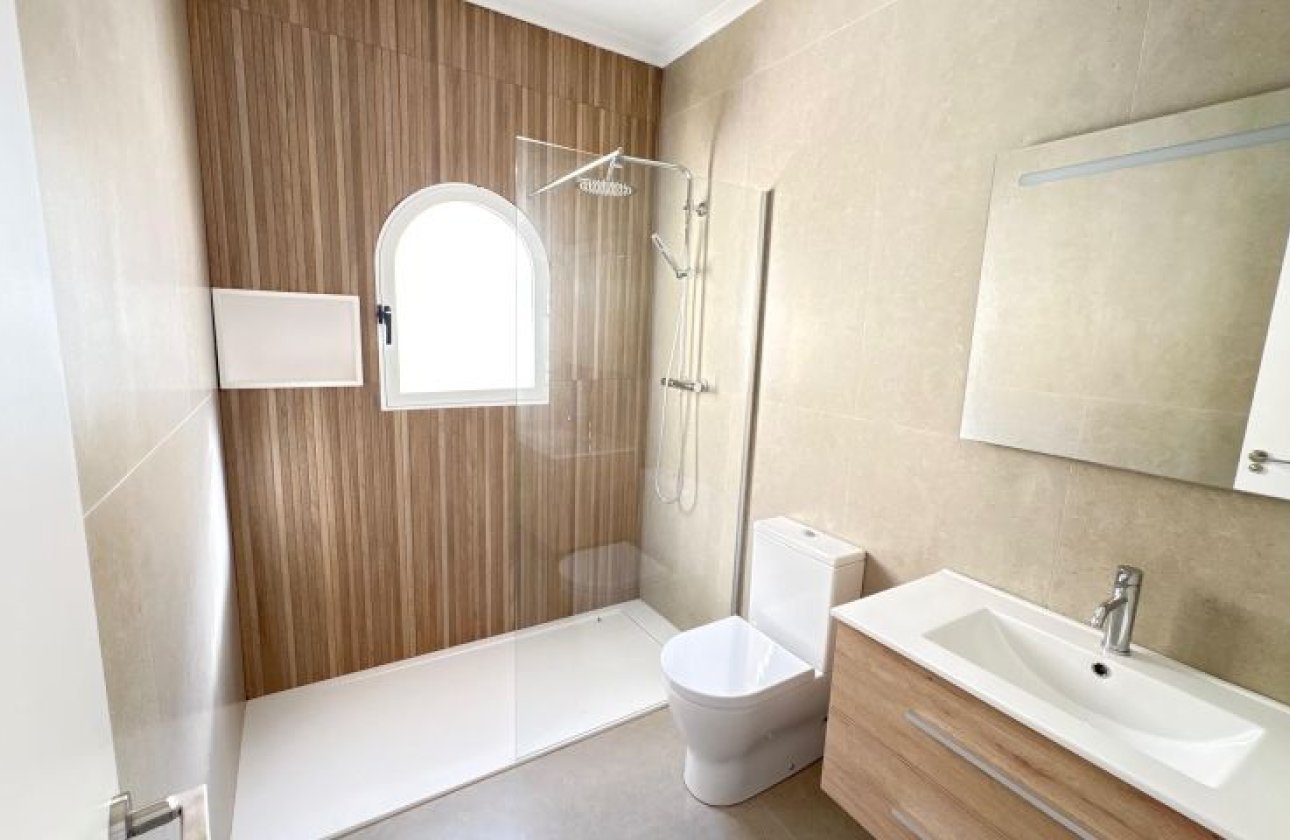 Használt ingatlanok - Villa -
Algorfa