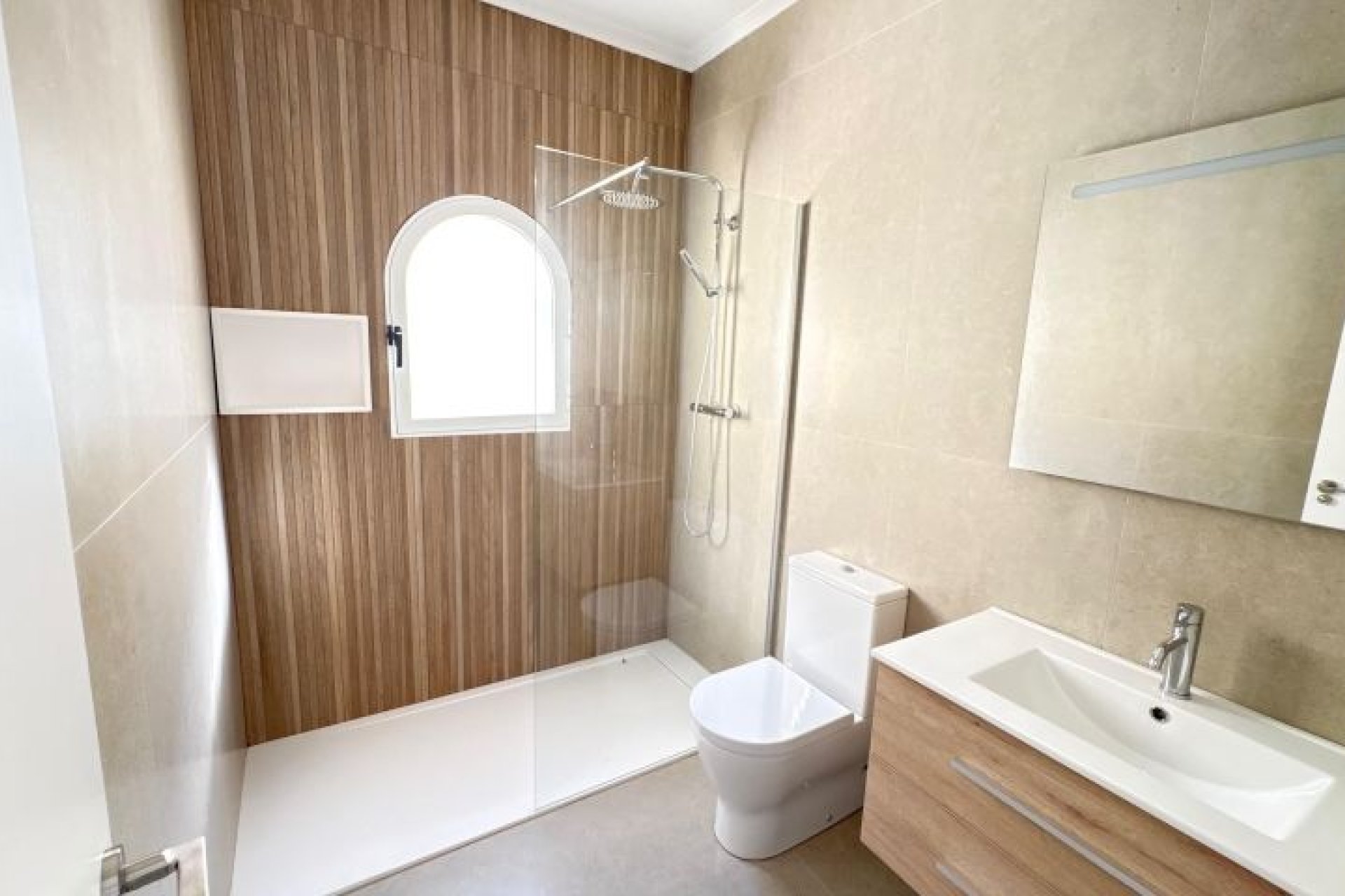 Használt ingatlanok - Villa -
Algorfa