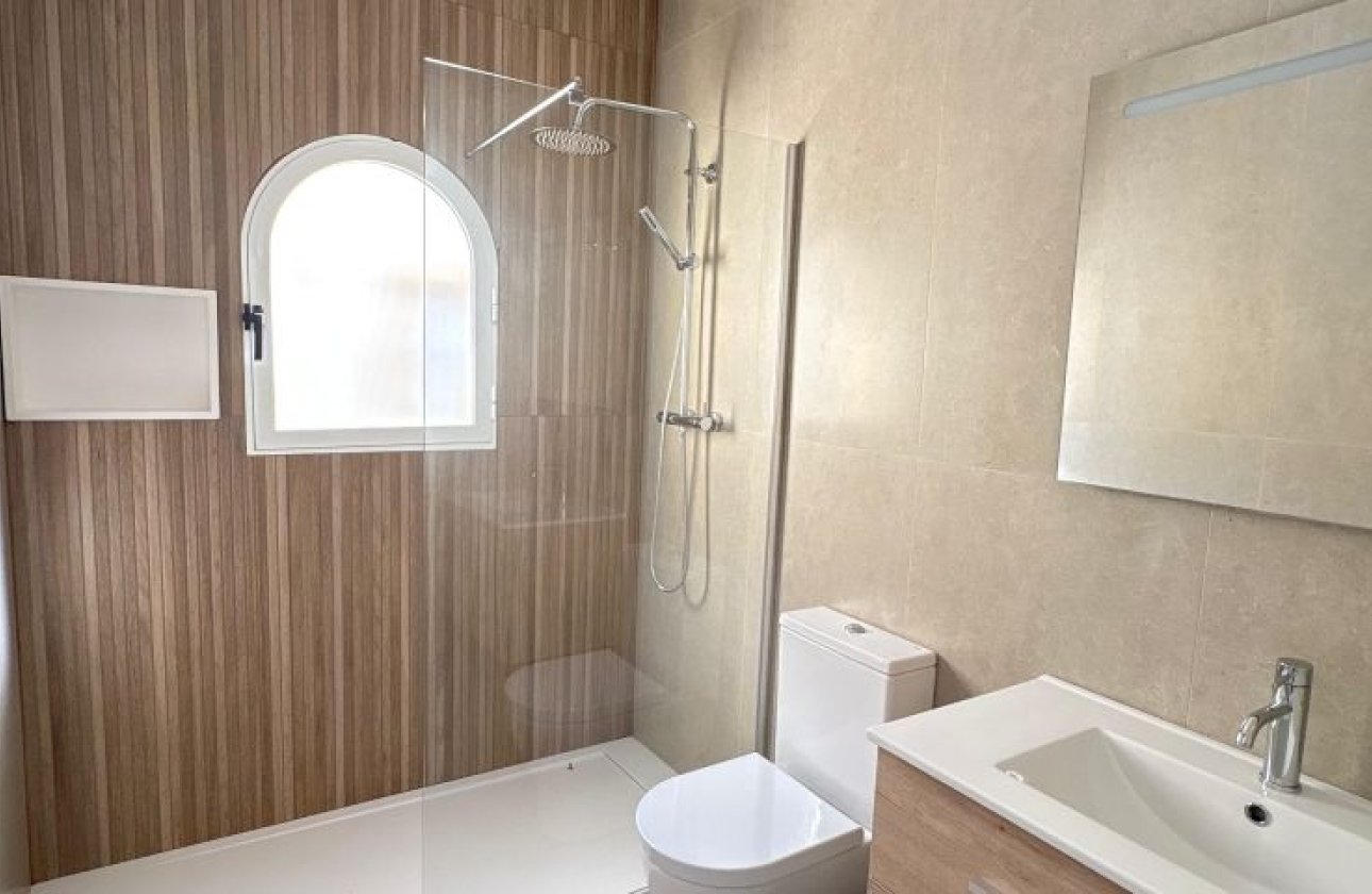 Használt ingatlanok - Villa -
Algorfa