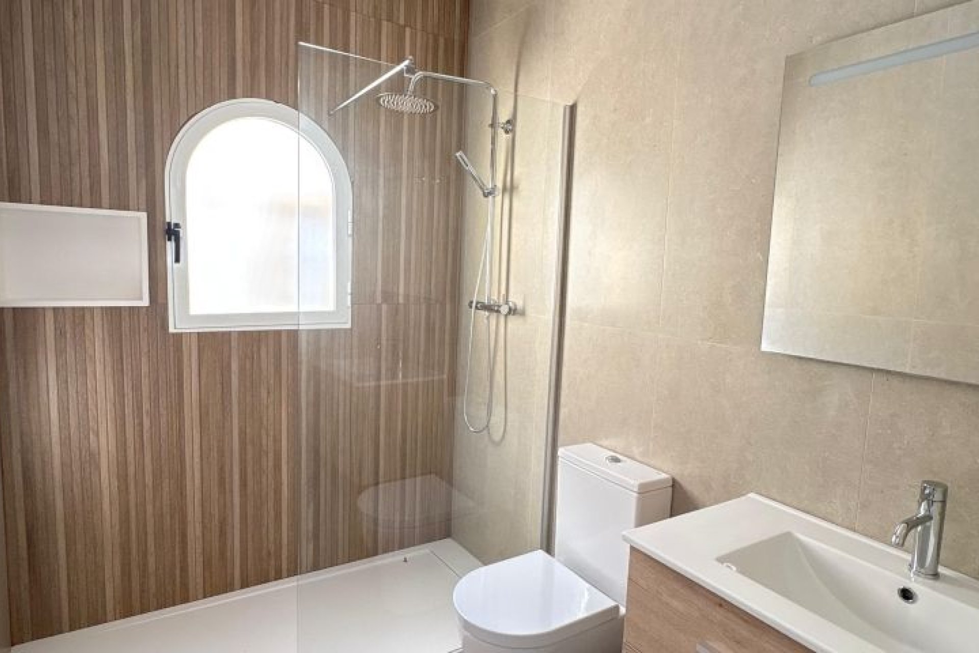 Használt ingatlanok - Villa -
Algorfa