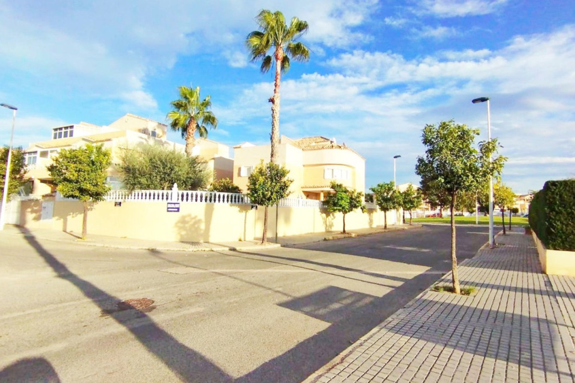 Használt ingatlanok - Villa -
Alicante City - La Torreta