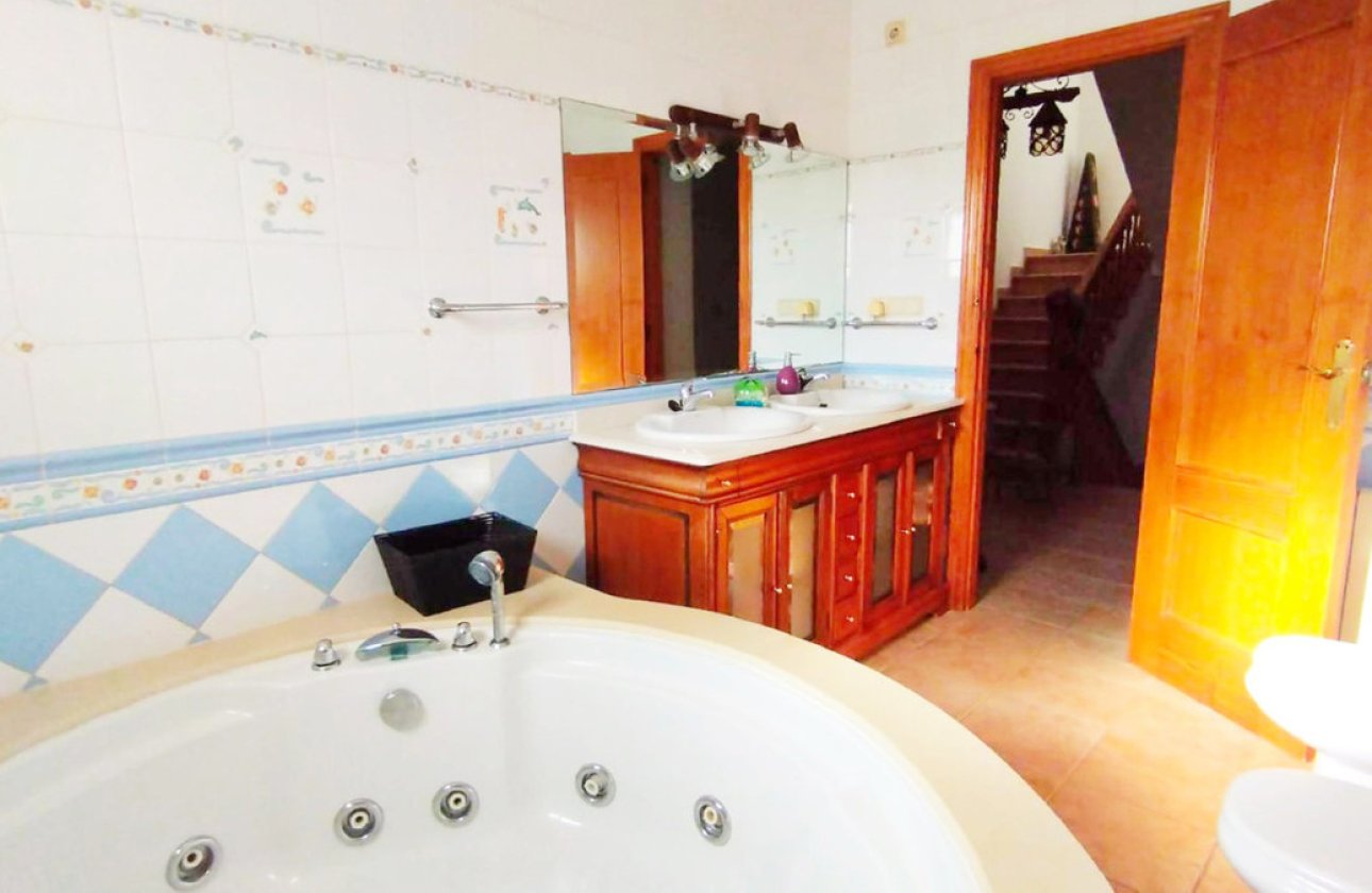 Használt ingatlanok - Villa -
Alicante City - La Torreta