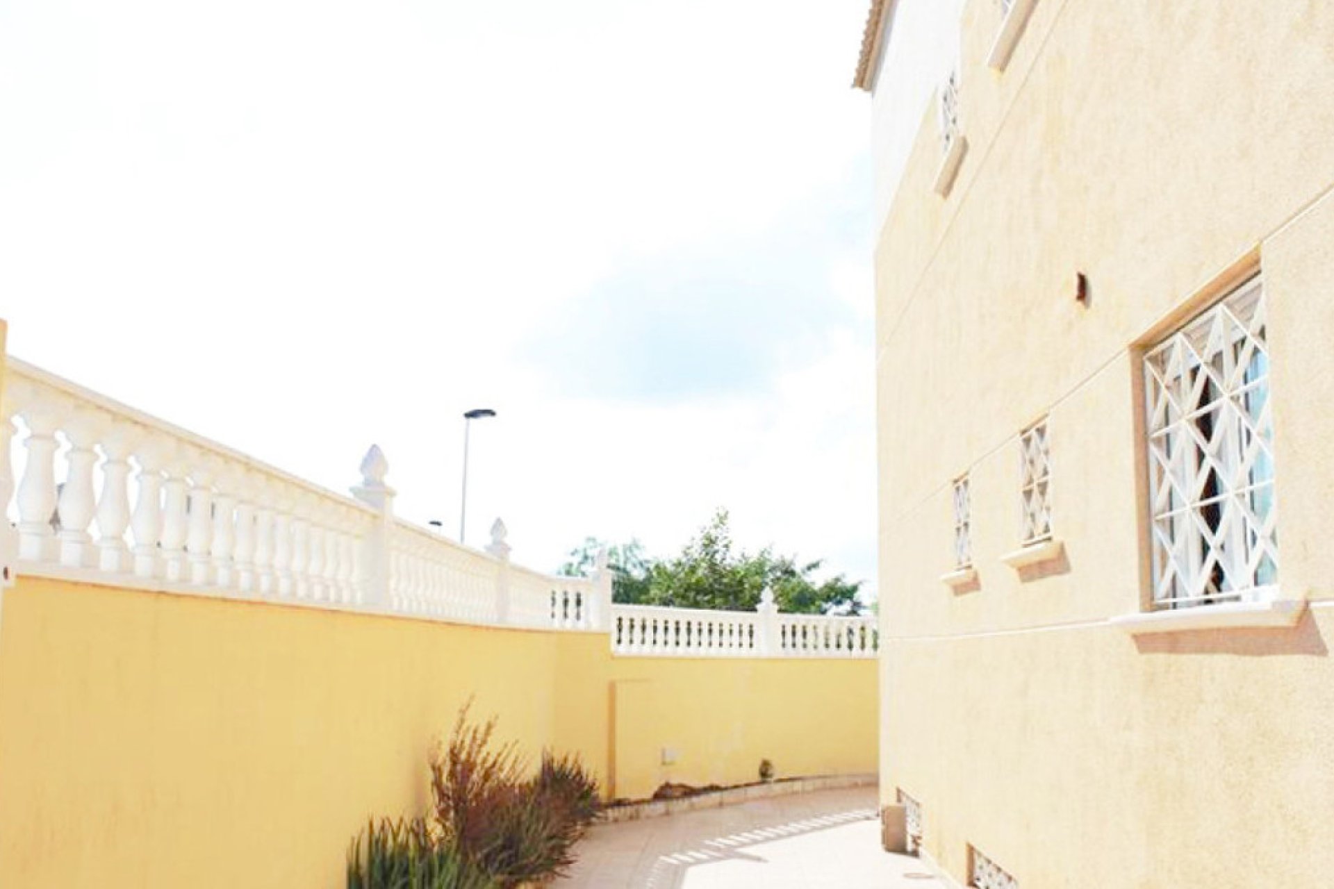 Használt ingatlanok - Villa -
Alicante City - La Torreta