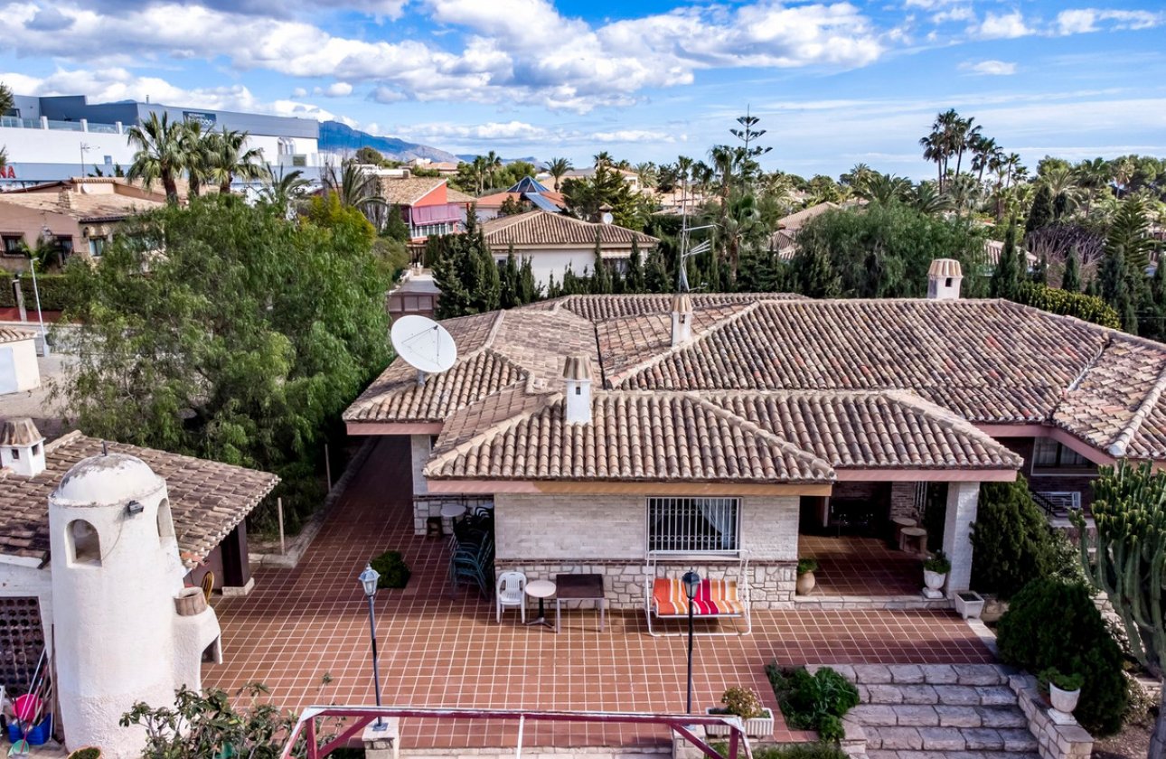 Használt ingatlanok - Villa -
Benidorm - Benidorm Centro