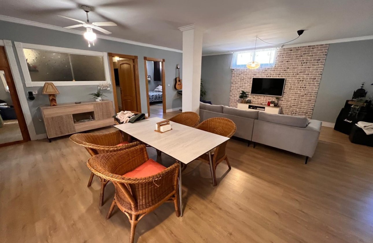 Használt ingatlanok - Villa -
Benidorm - Benidorm Centro