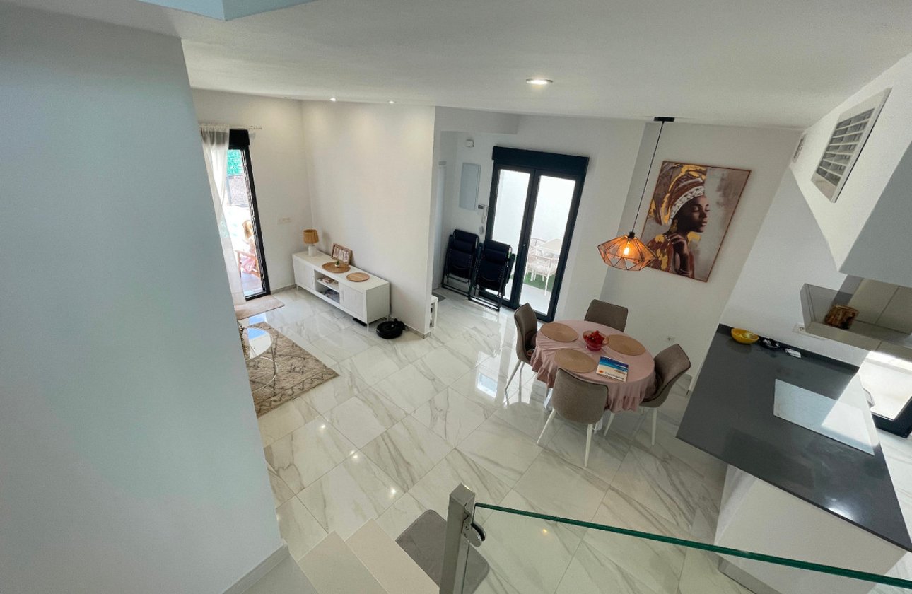 Használt ingatlanok - Villa -
Benijofar