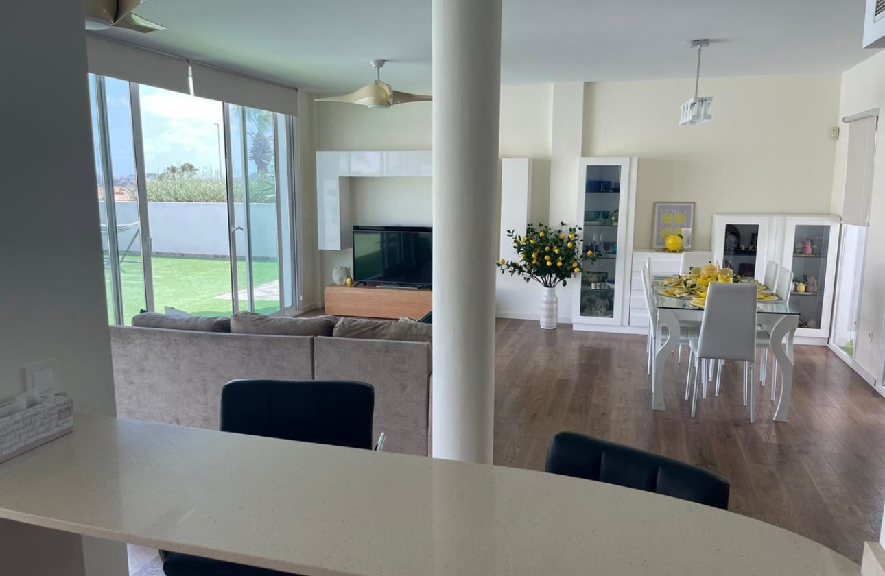 Használt ingatlanok - Villa -
Bigastro