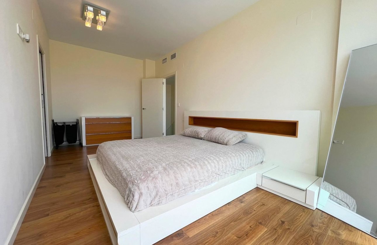 Használt ingatlanok - Villa -
Bigastro