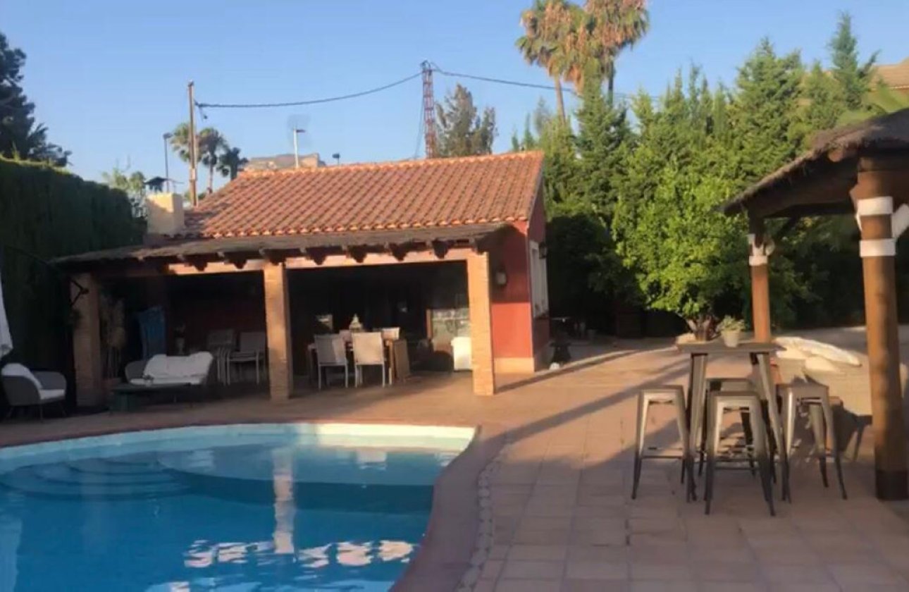 Használt ingatlanok - Villa -
Elda - Elda Centro