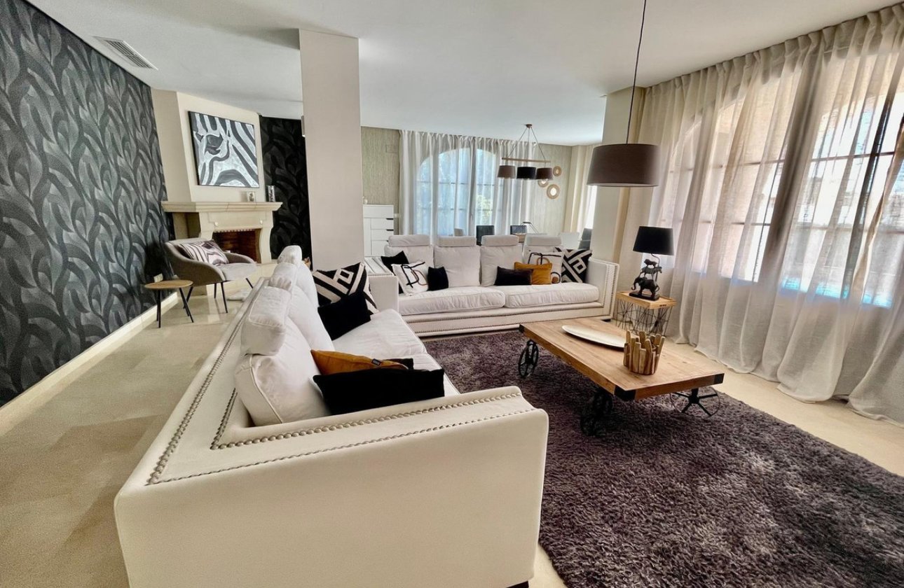 Használt ingatlanok - Villa -
Finestrat