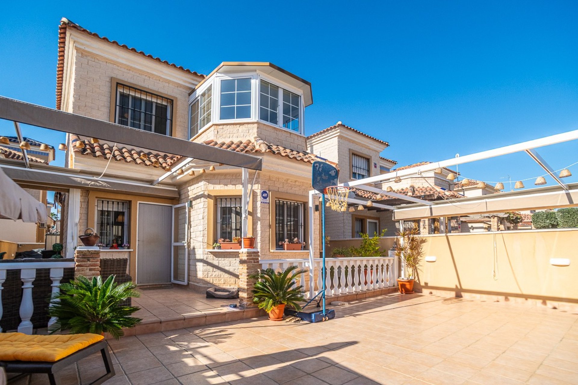 Használt ingatlanok - Villa -
Guardamar del Segura - Urbanización El Raso