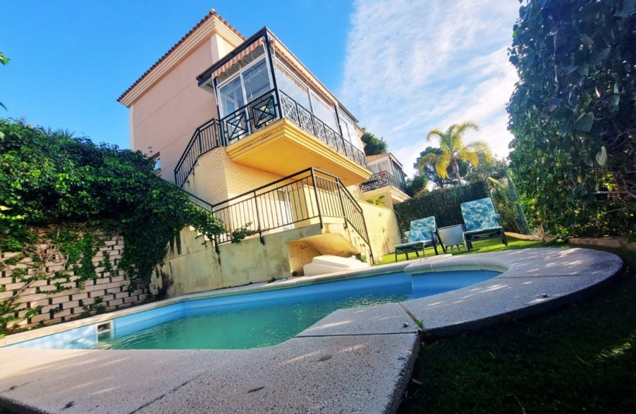 Használt ingatlanok - Villa -
La Nucía - La Nucia Centro