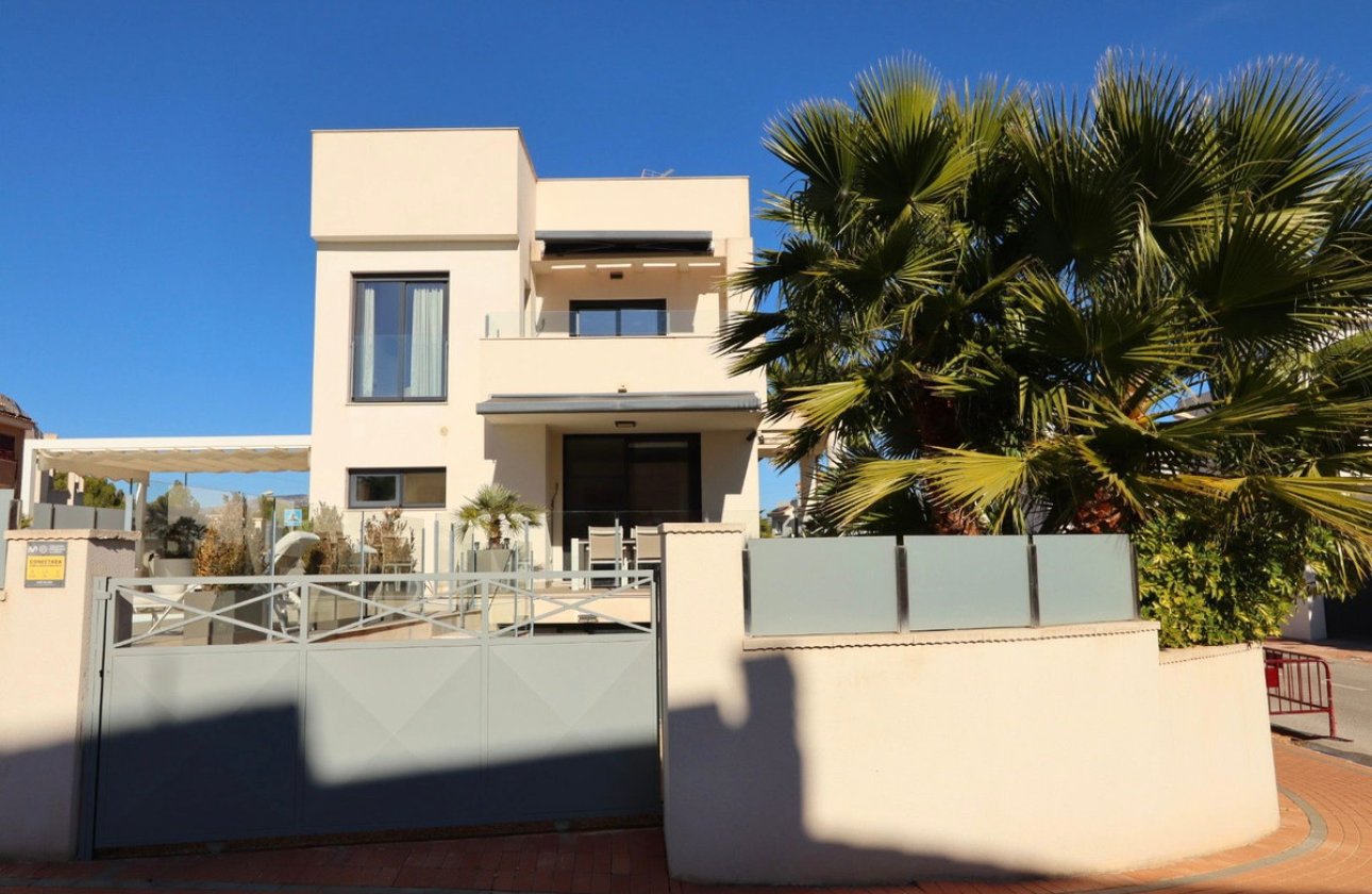 Használt ingatlanok - Villa -
La Nucía - La Nucia Centro