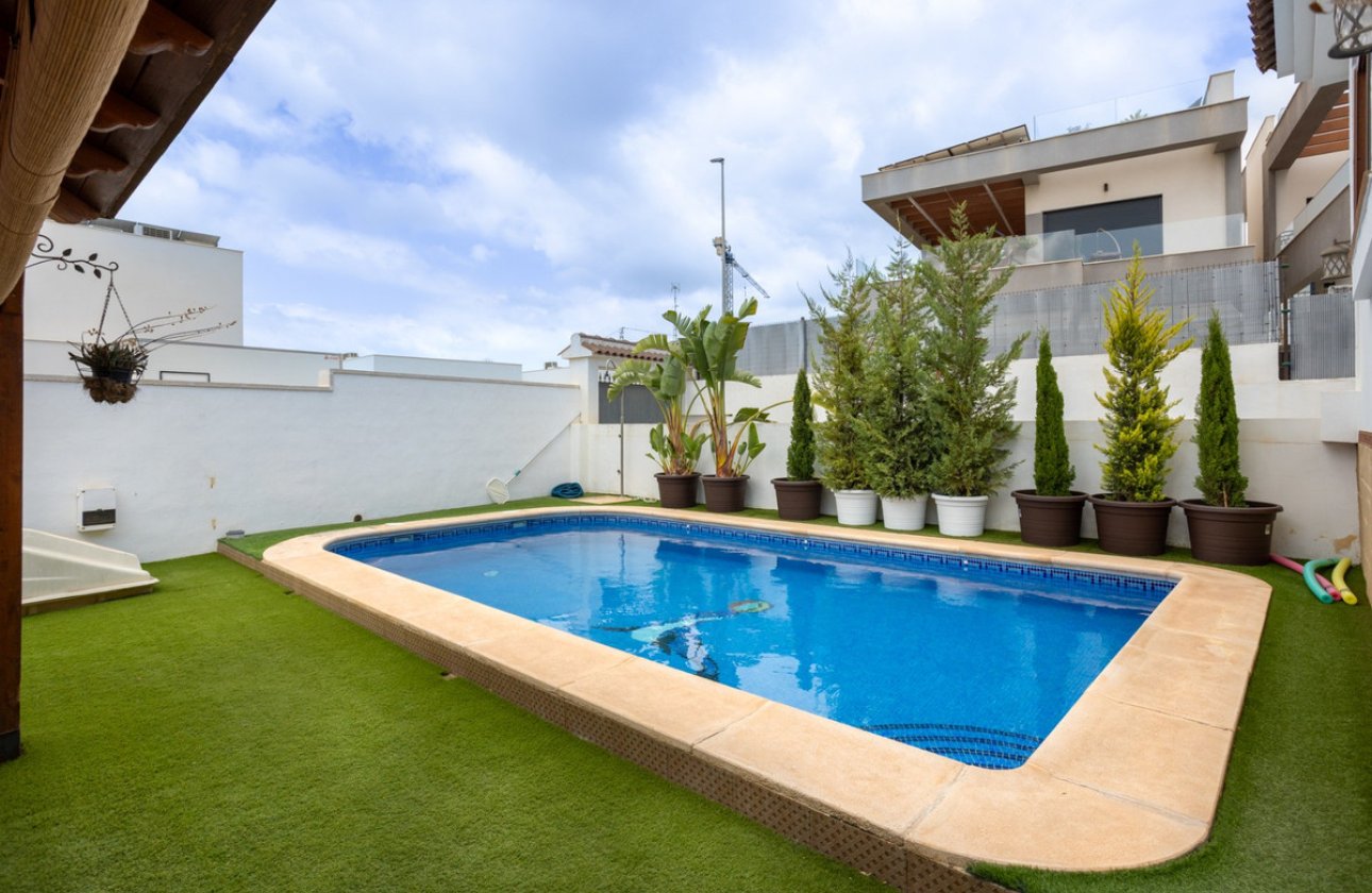 Használt ingatlanok - Villa -
Los Montesinos - Los Montesinos Centro