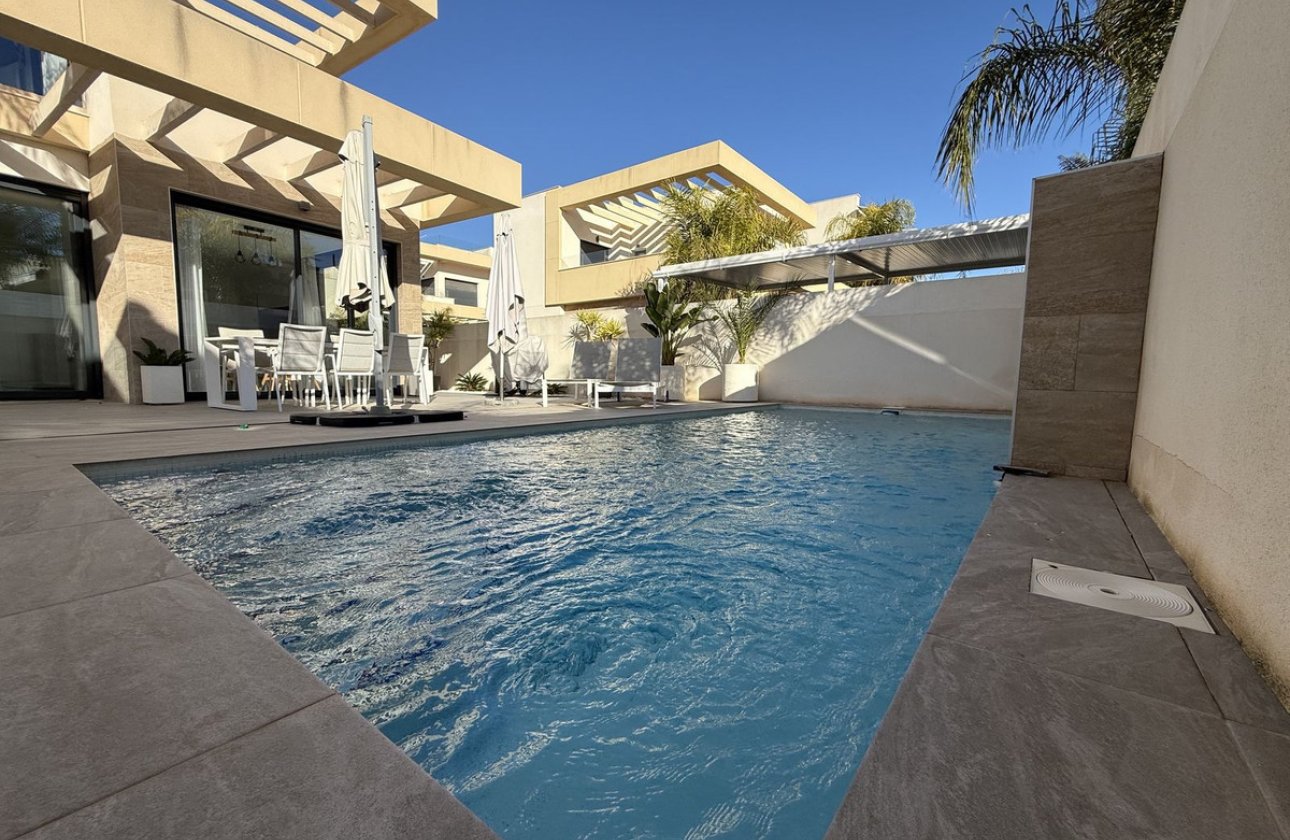 Használt ingatlanok - Villa -
Los Montesinos - Los Montesinos Centro