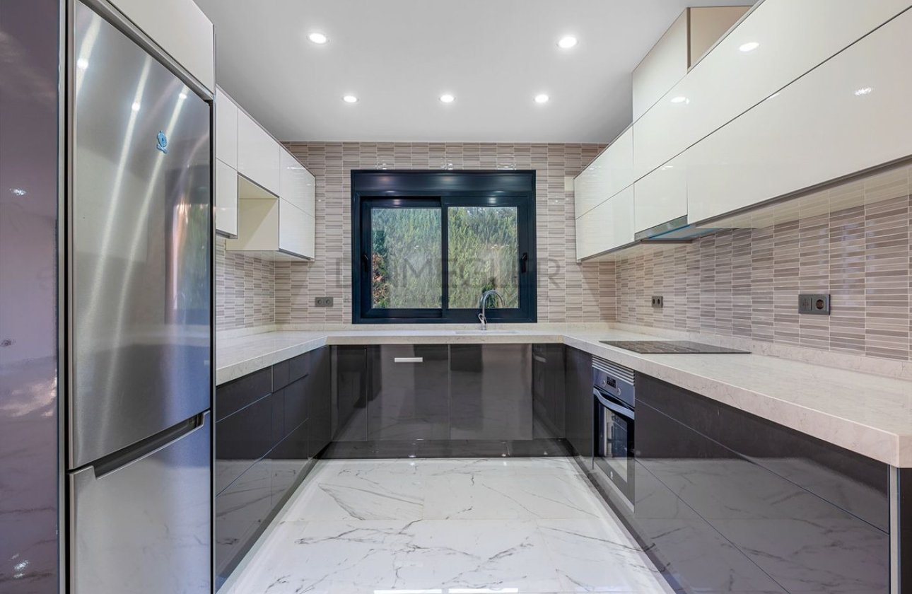 Használt ingatlanok - Villa -
Orihuela - Campoamor