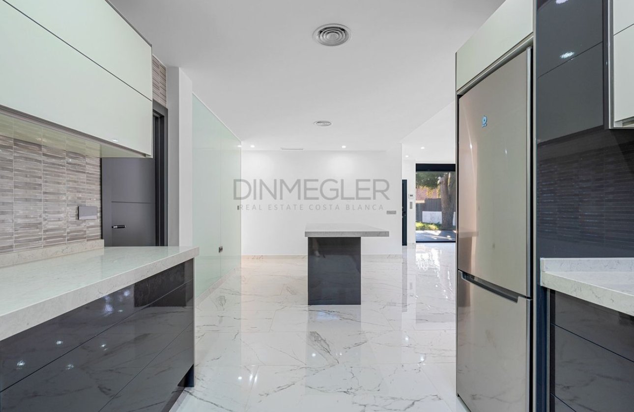 Használt ingatlanok - Villa -
Orihuela - Campoamor