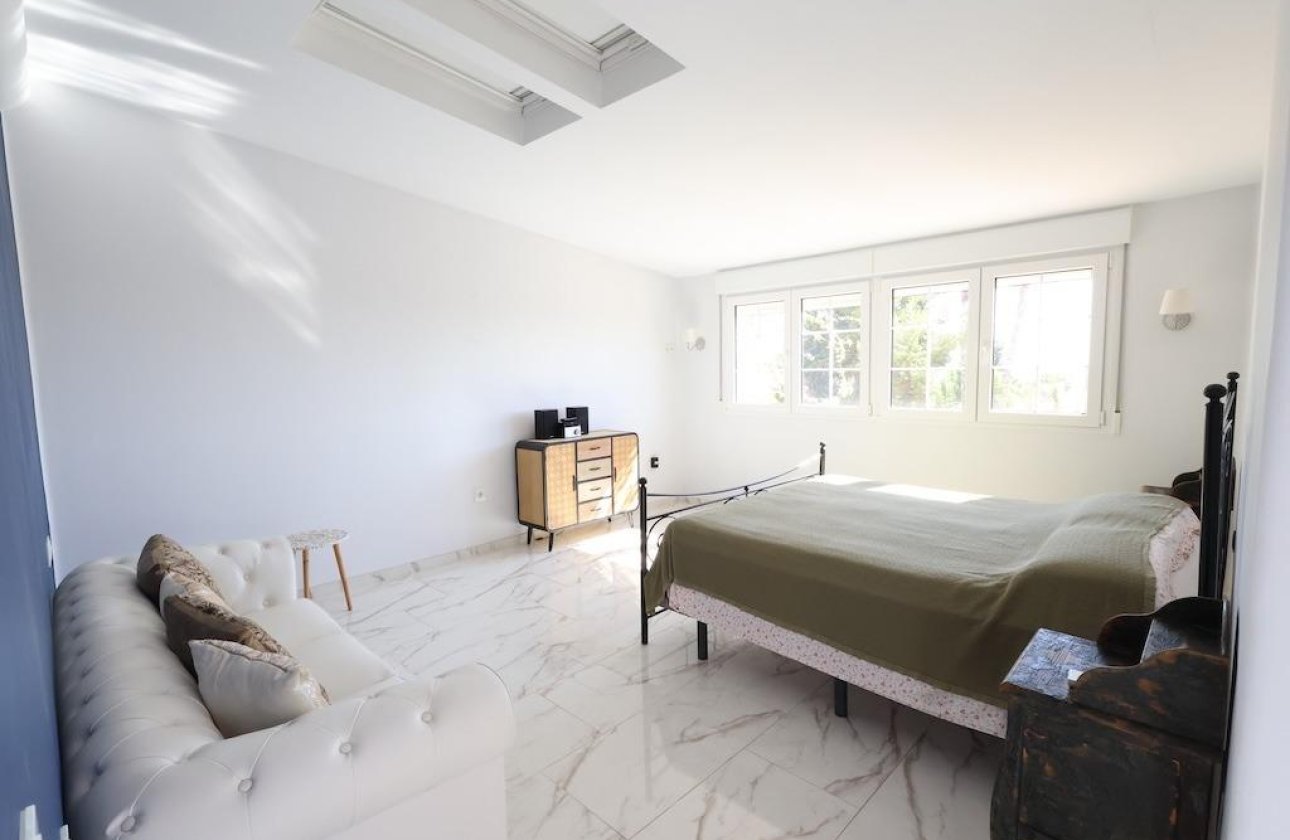 Használt ingatlanok - Villa -
Orihuela Costa - Villamartín