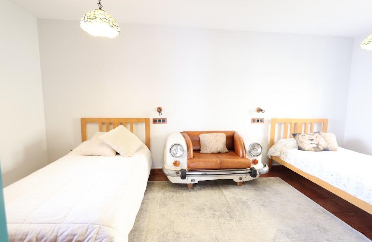 Használt ingatlanok - Villa -
Orihuela Costa - Villamartín