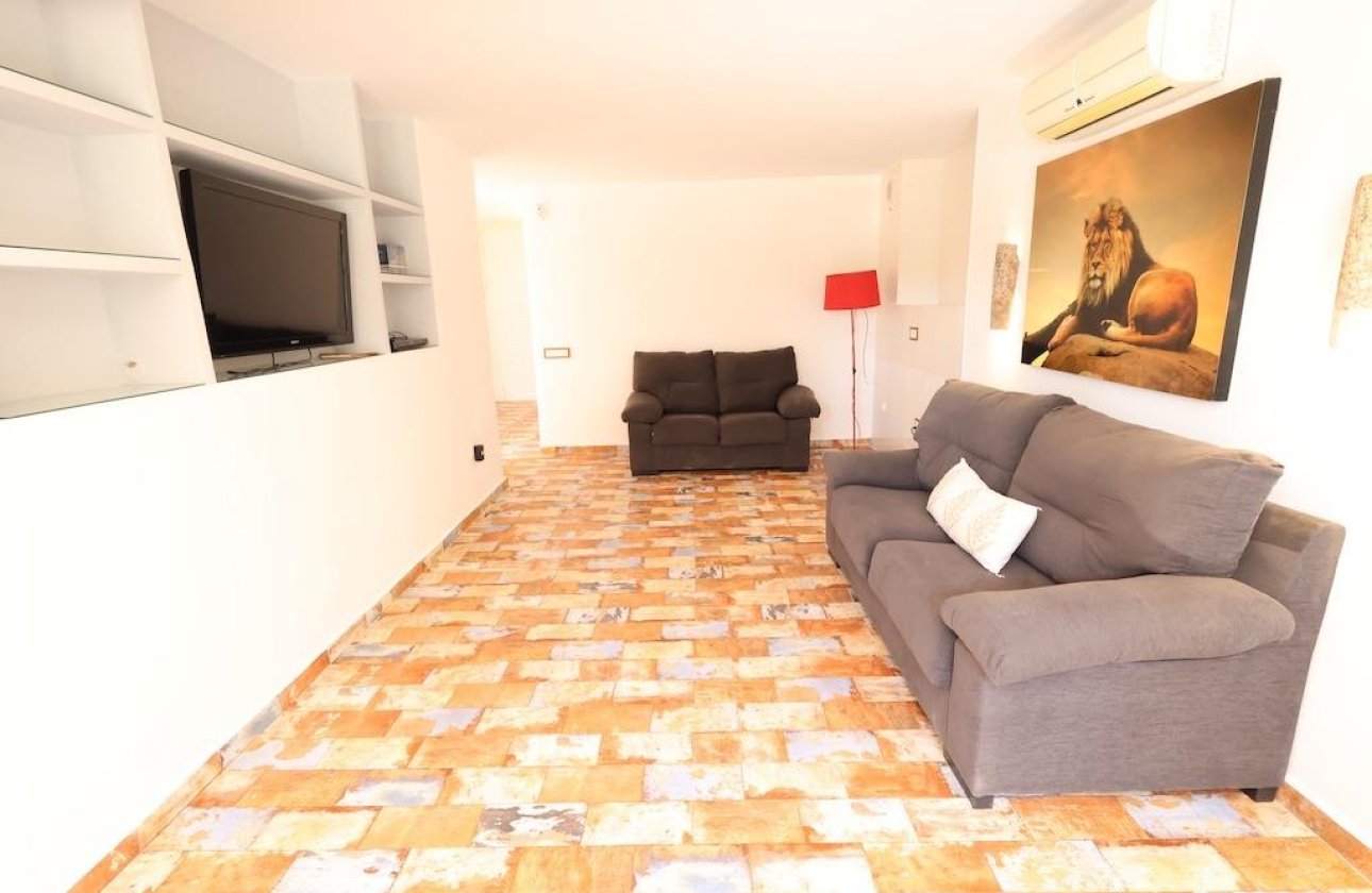 Használt ingatlanok - Villa -
Orihuela Costa - Villamartín