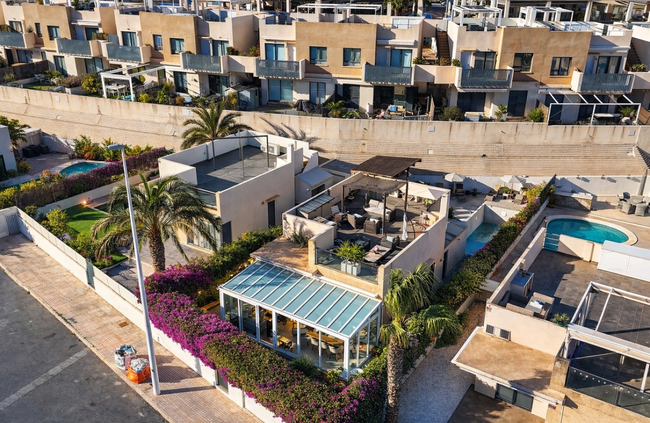 Használt ingatlanok - Villa -
Orihuela - La Zenia