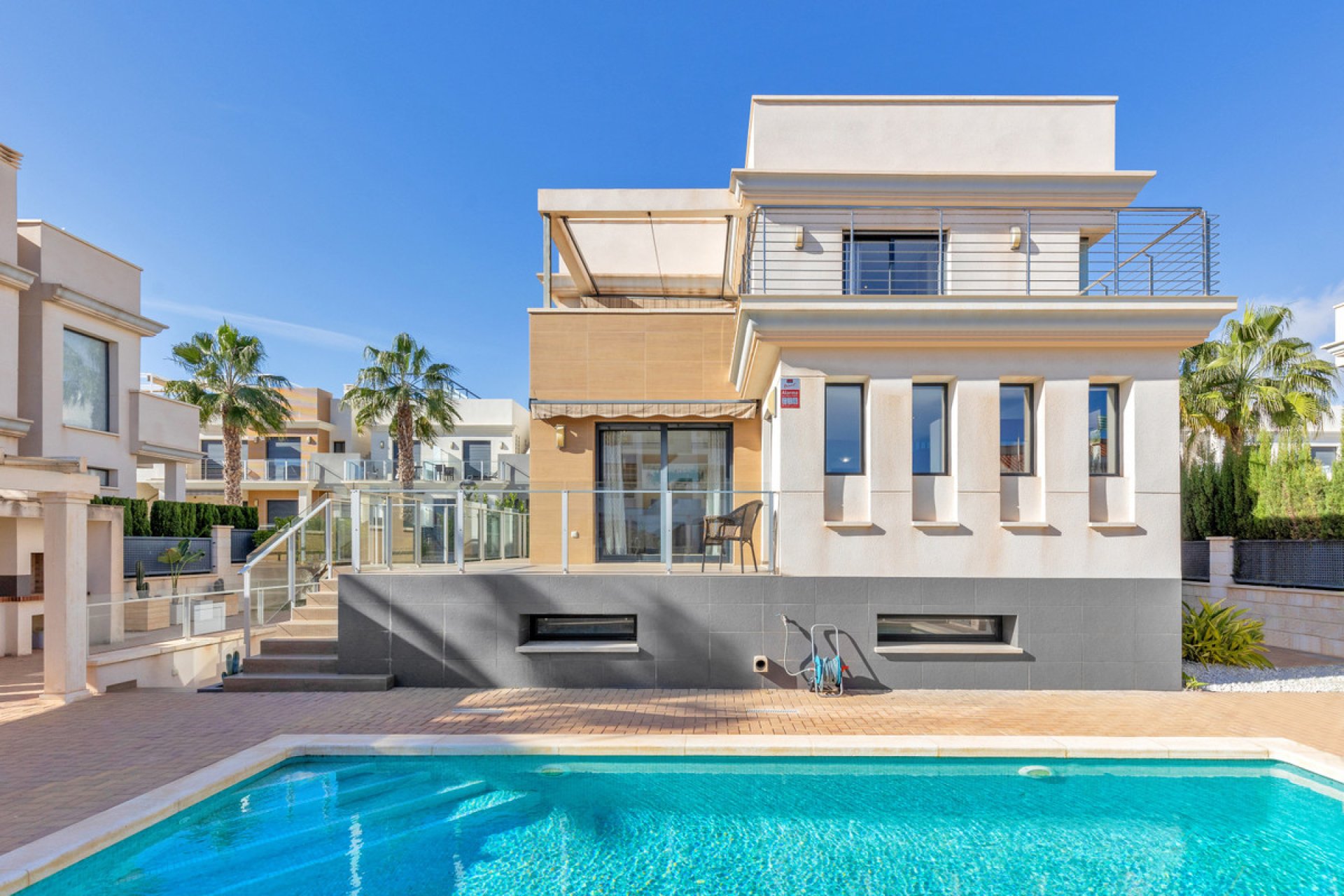 Használt ingatlanok - Villa -
Orihuela - La Zenia