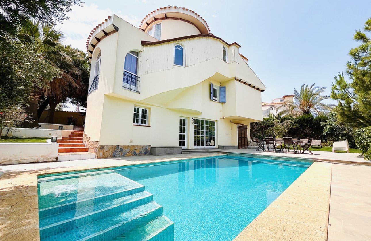 Használt ingatlanok - Villa -
Orihuela - La Zenia