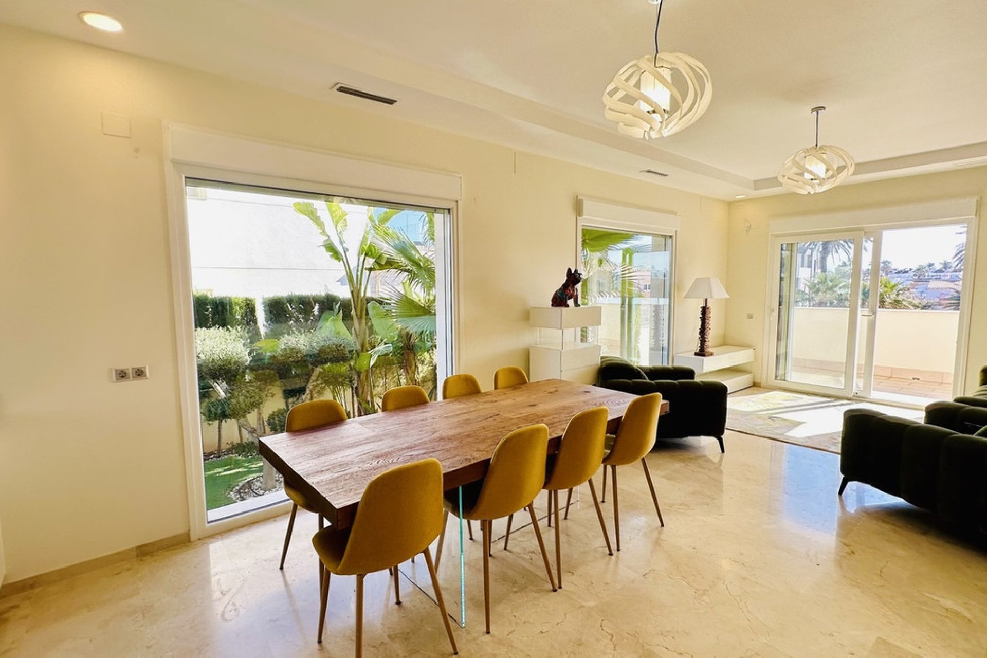 Használt ingatlanok - Villa -
Orihuela - La Zenia