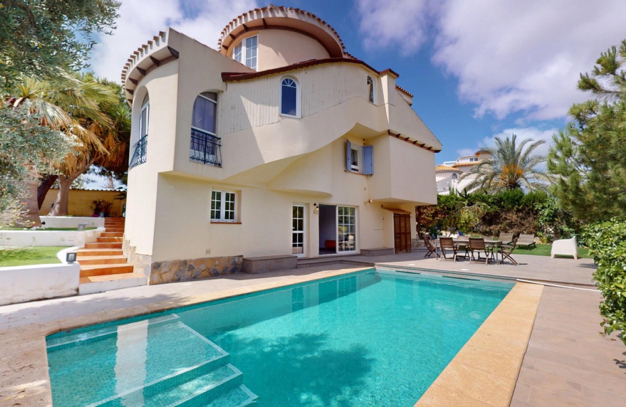 Használt ingatlanok - Villa -
Orihuela - La Zenia