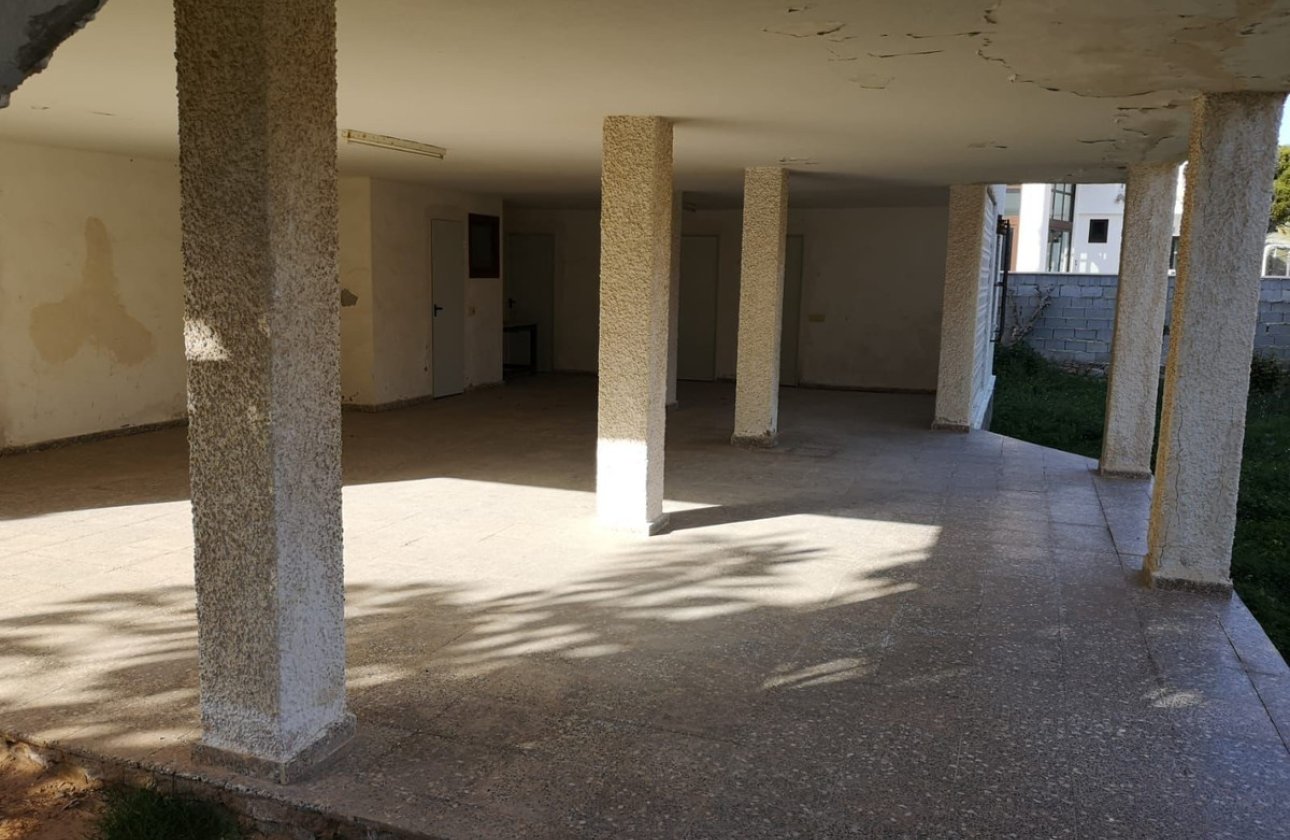 Használt ingatlanok - Villa -
Orihuela - La Zenia