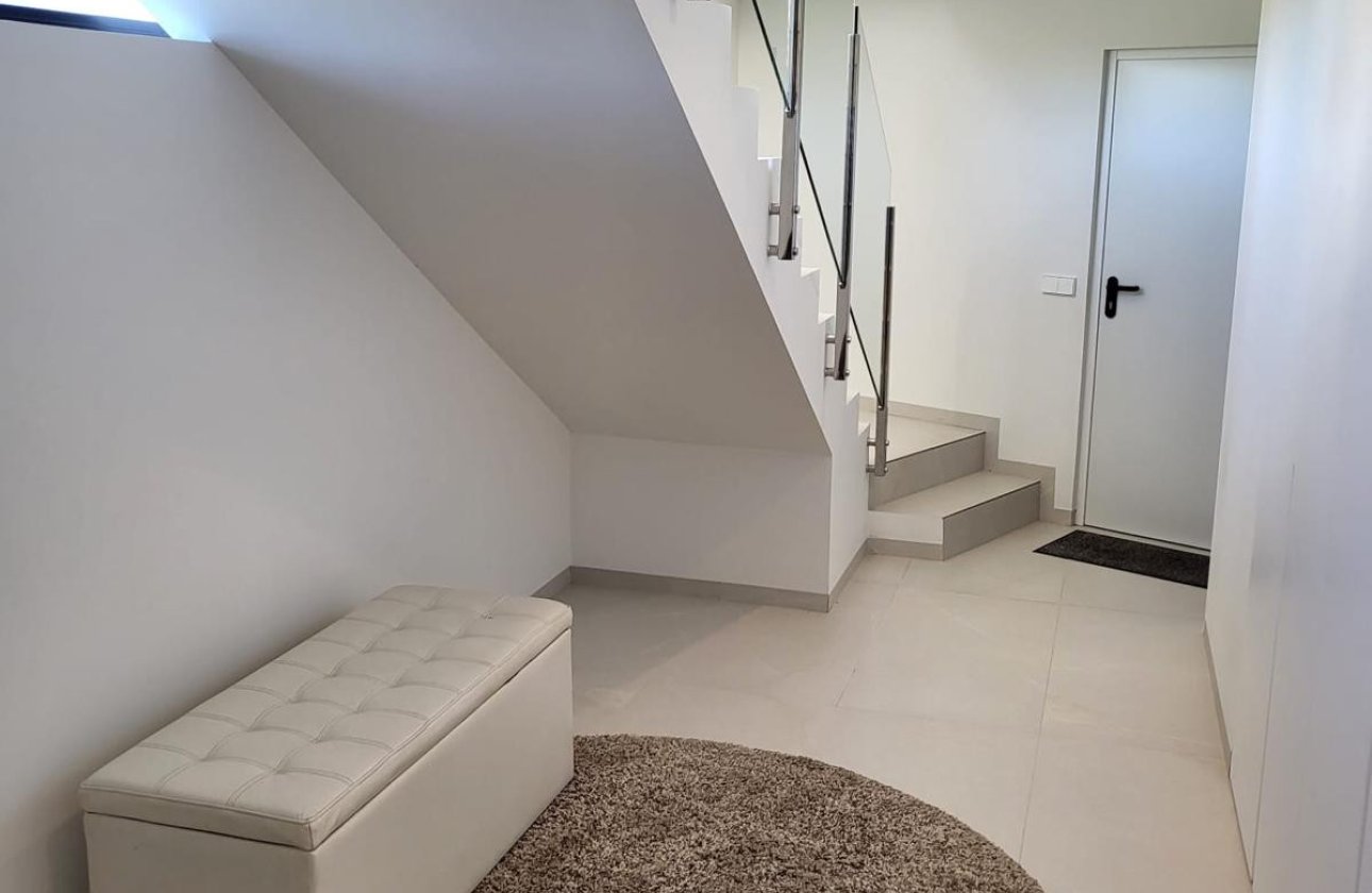 Használt ingatlanok - Villa -
Orihuela - Las Colinas Golf