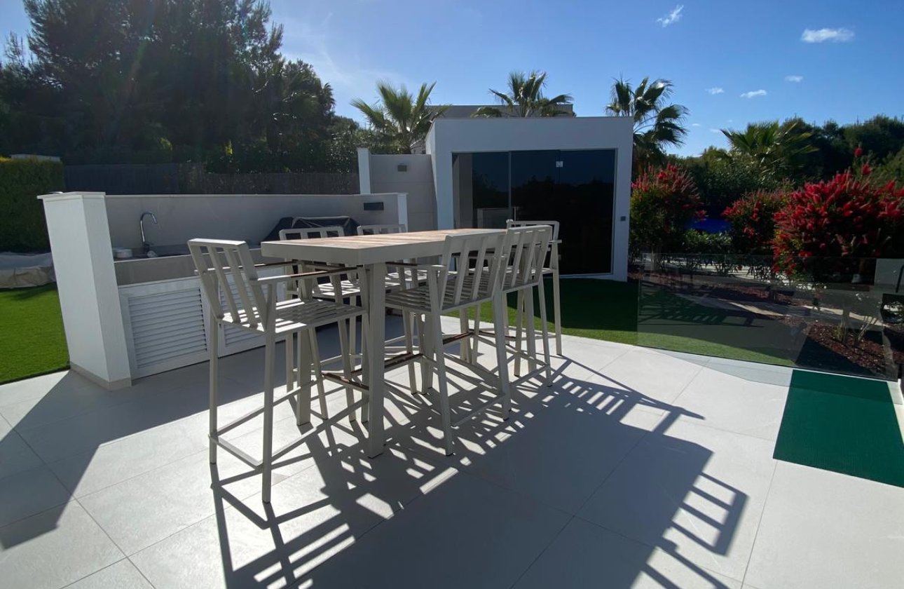 Használt ingatlanok - Villa -
Orihuela - Las Colinas Golf