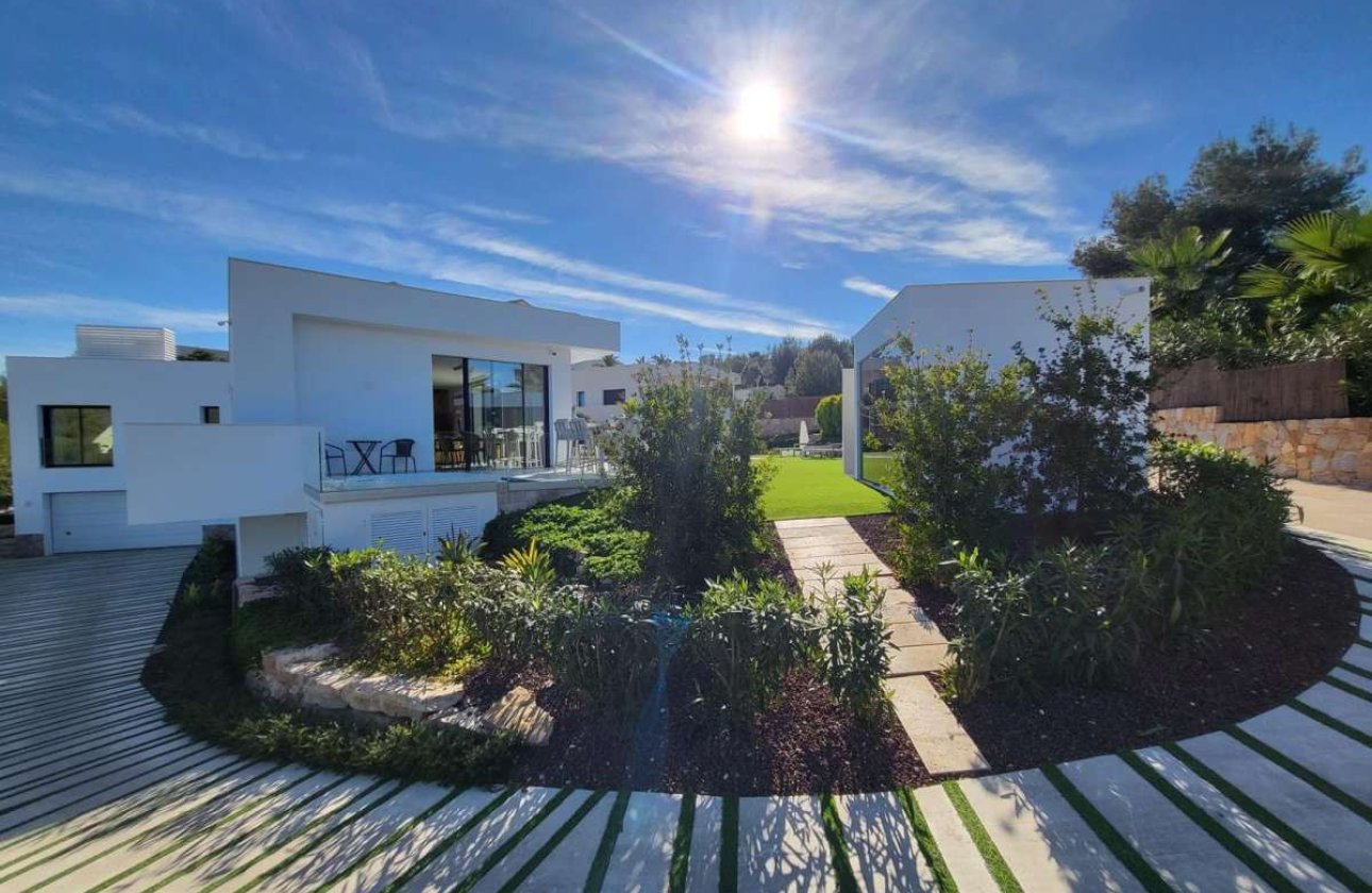 Használt ingatlanok - Villa -
Orihuela - Las Colinas Golf