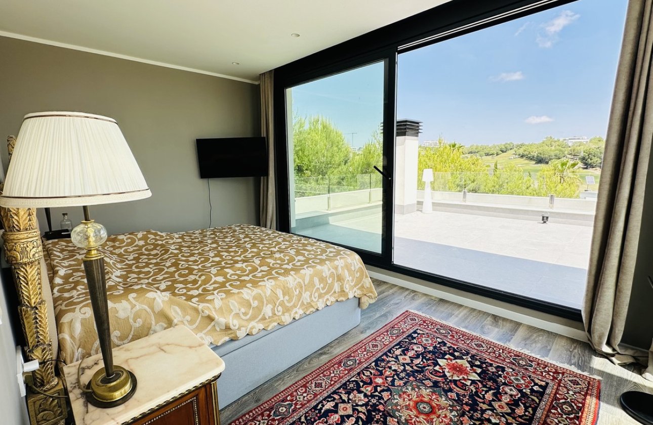 Használt ingatlanok - Villa -
Orihuela - Las Colinas Golf