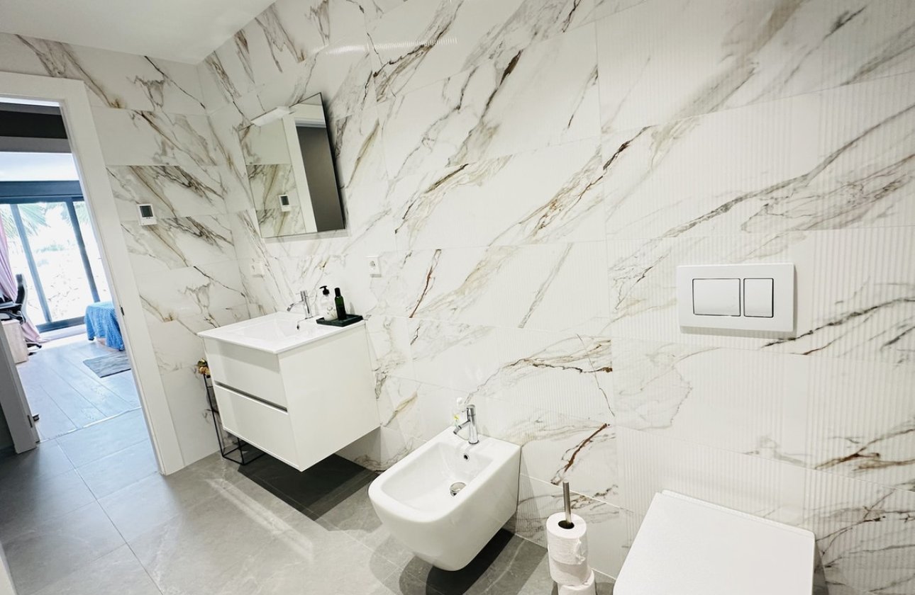 Használt ingatlanok - Villa -
Orihuela - Las Colinas Golf