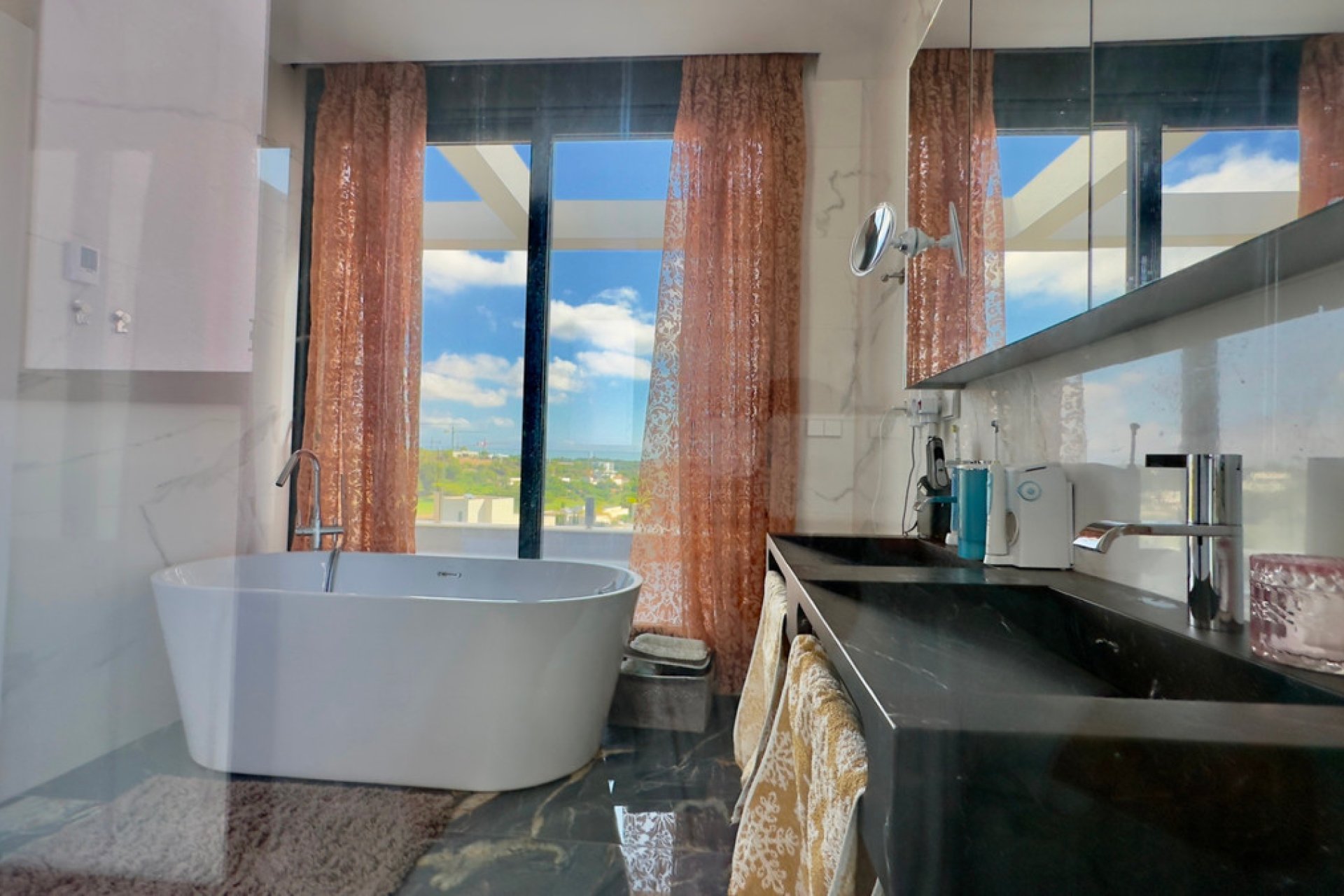 Használt ingatlanok - Villa -
Orihuela - Las Colinas Golf