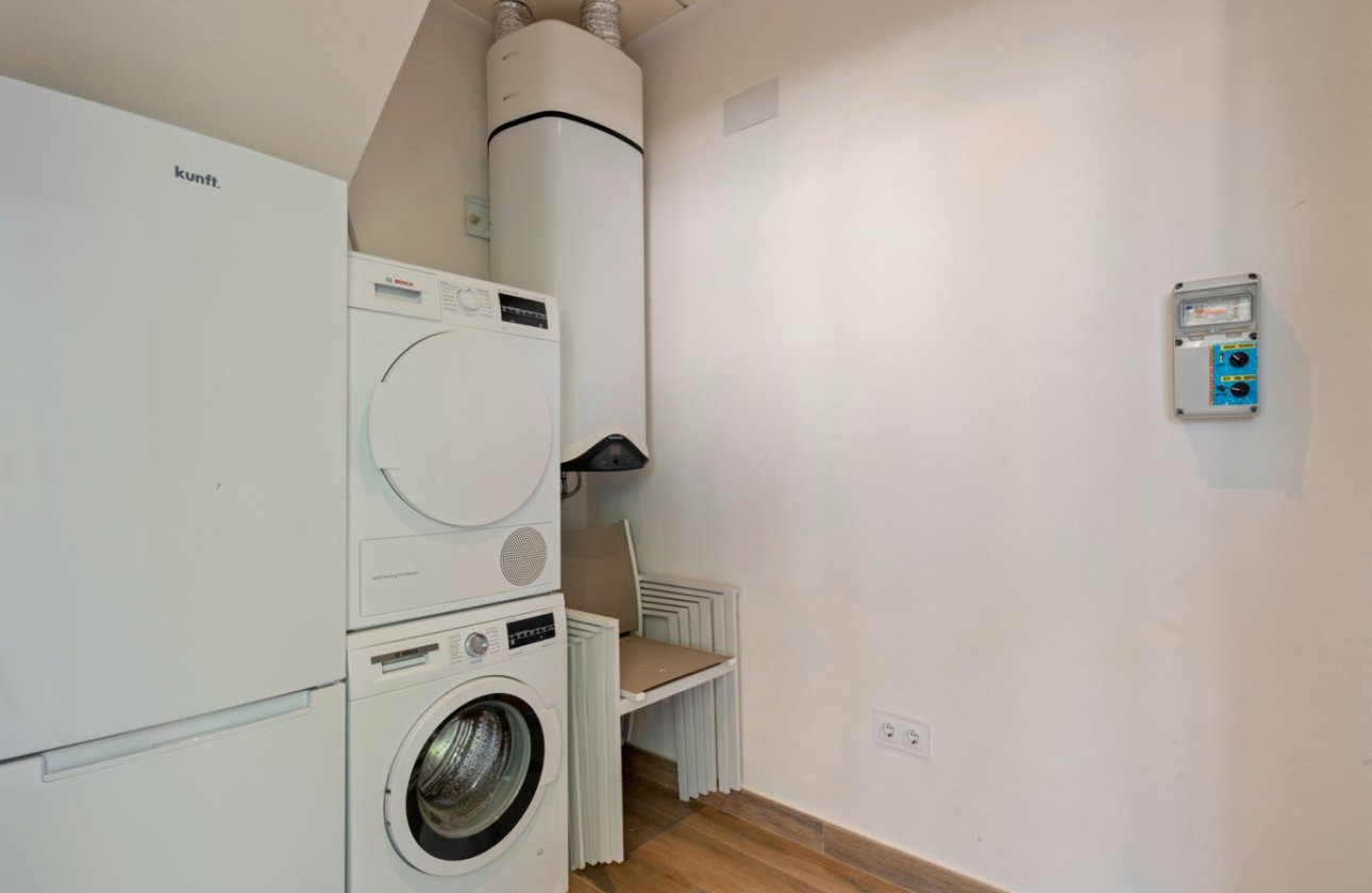 Használt ingatlanok - Villa -
Orihuela - Las Colinas Golf