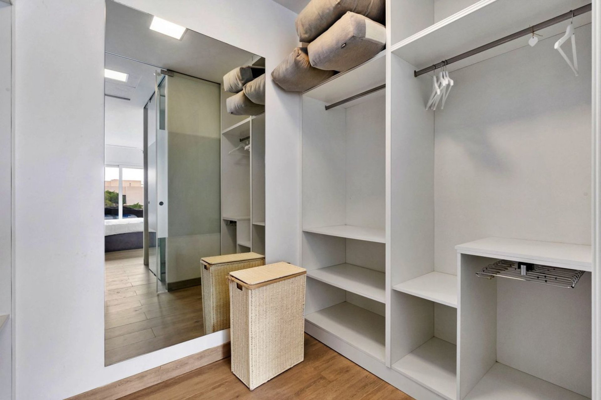 Használt ingatlanok - Villa -
Orihuela - Las Colinas Golf