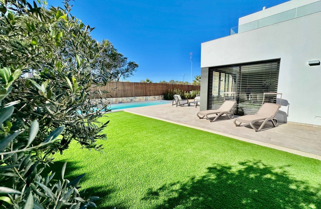 Használt ingatlanok - Villa -
Orihuela - Las Colinas Golf