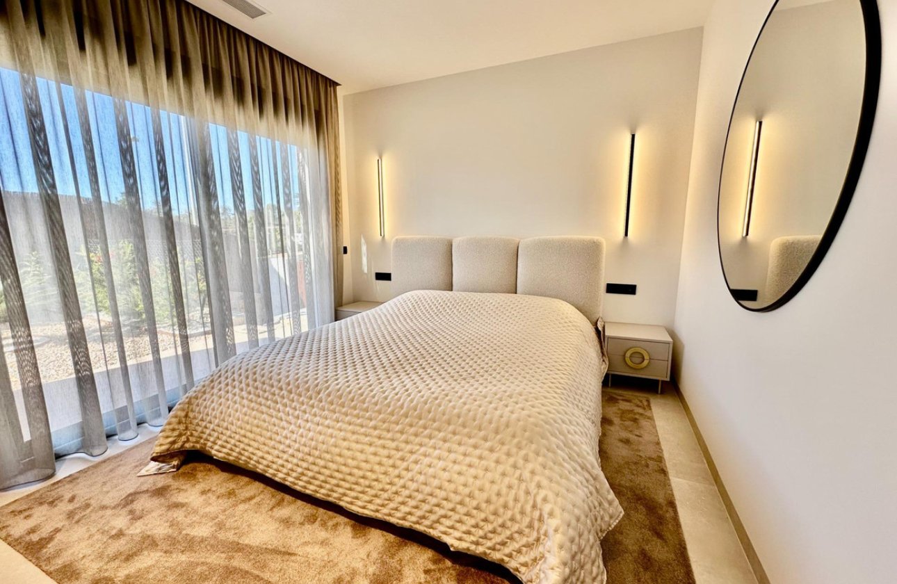 Használt ingatlanok - Villa -
Orihuela - Las Colinas Golf