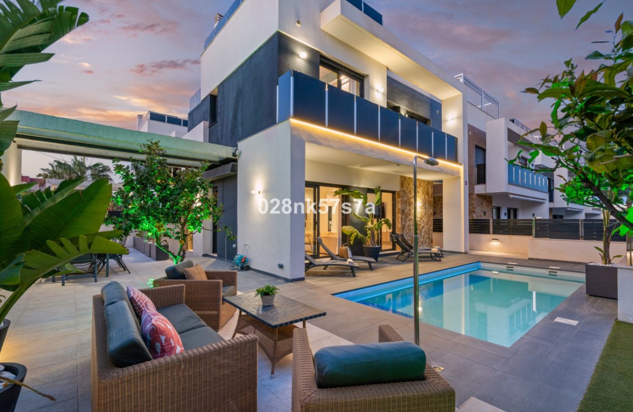 Használt ingatlanok - Villa -
Orihuela - Lomas De Campoamor